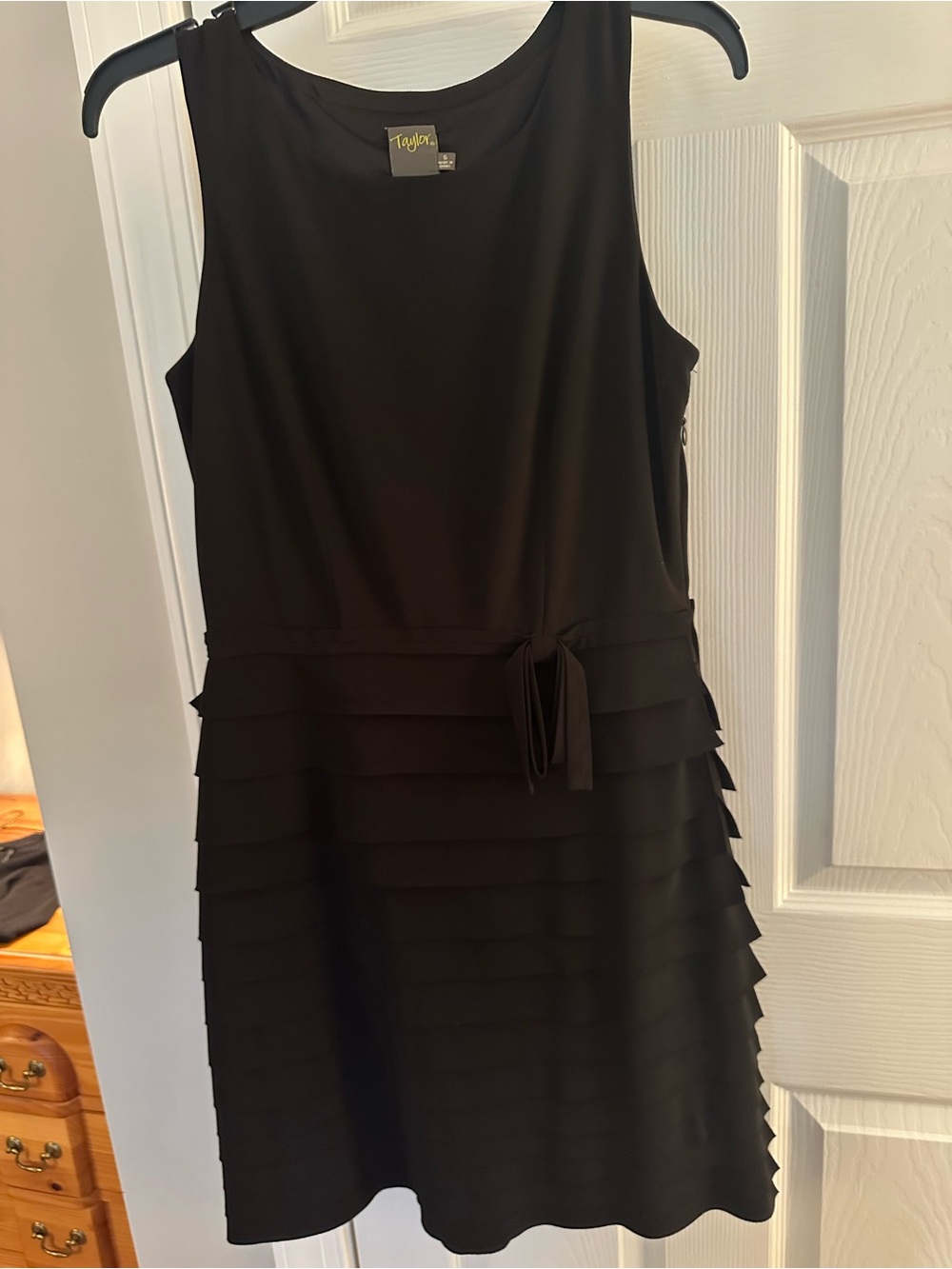 Cute black dress!